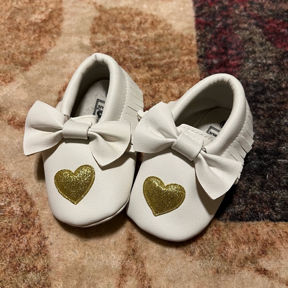 Romirus White Moccs with Gold Heart and Bow 3c